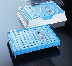 Kombinált rack PCR csövekhez, füzérekhez, plate-ekhez