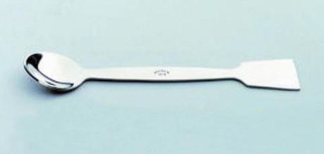 Spatula lapos nyéllel egyik végén kanál